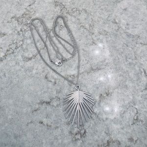 SALE 🤩Sterling silver palm leaf pendant necklace